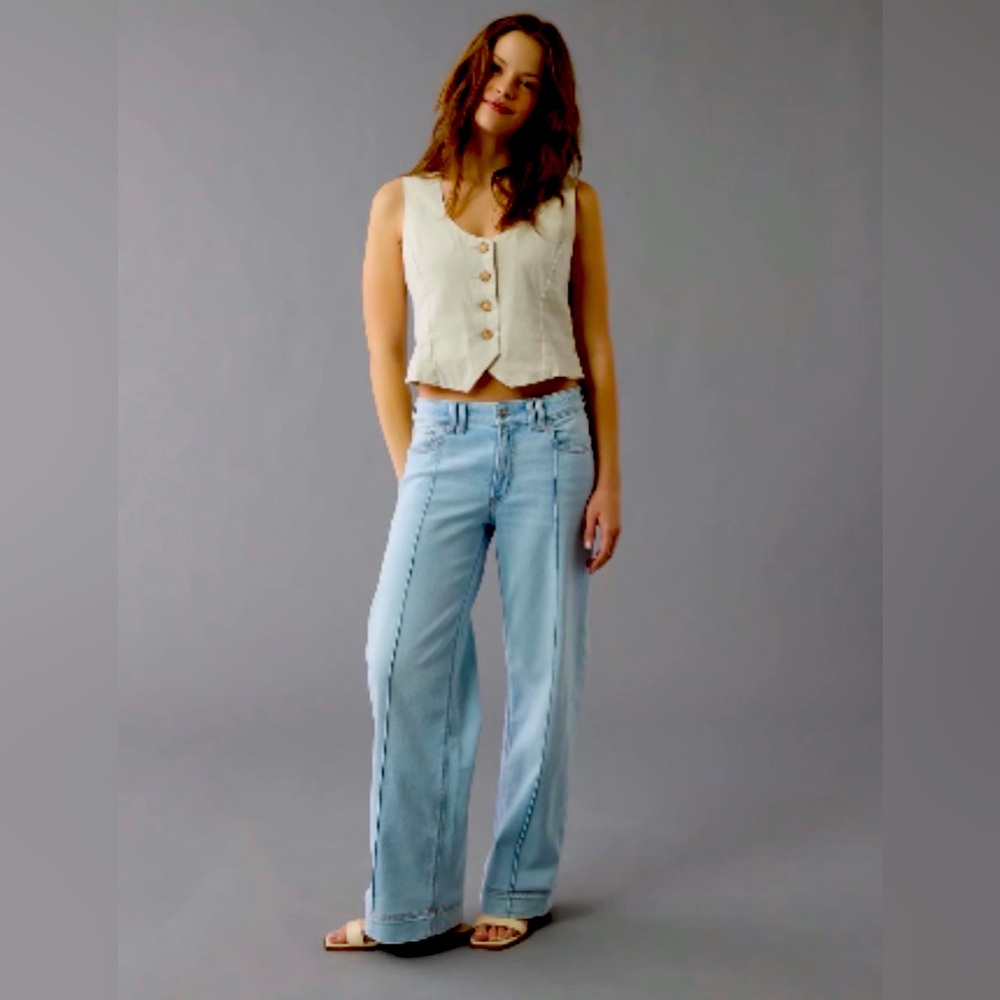 AE Dreamy Drape Stretch Low-Rise Baggy
Wide-Leg Jean Size 12.
